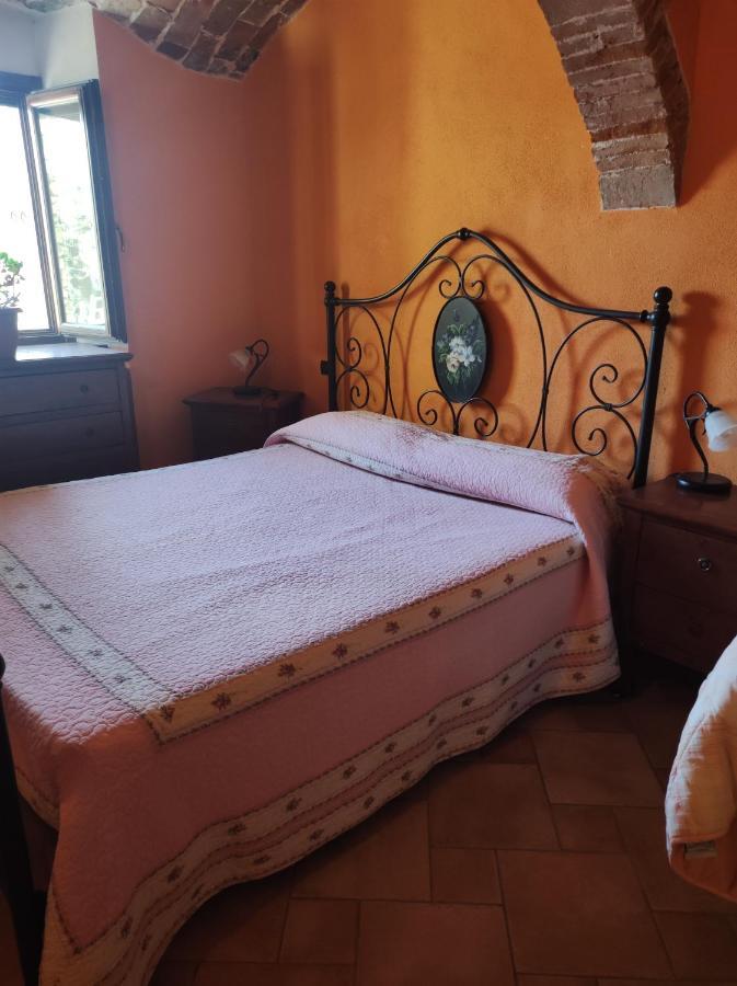 Bed and Breakfast Notti Magiche Castelvecchio Calvisio Exterior foto